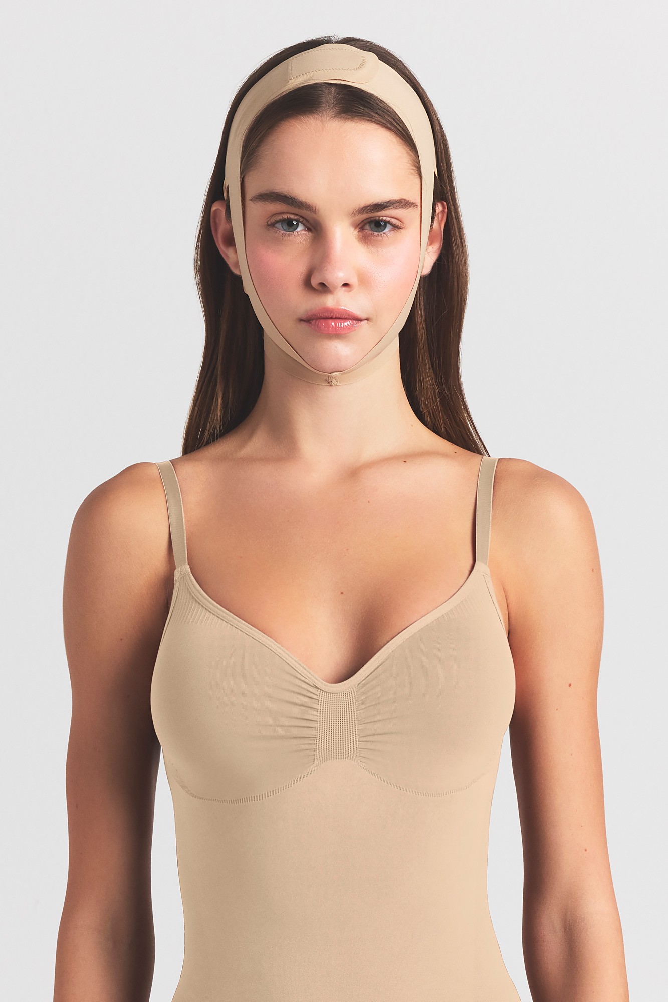 תמונת כל הלוק של FACE SHAPER